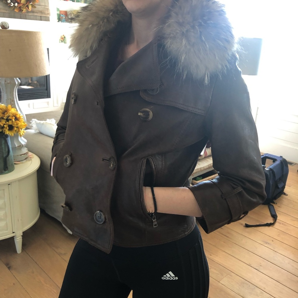 Leather jacket with coyote fur collar - Picture 6 of 8